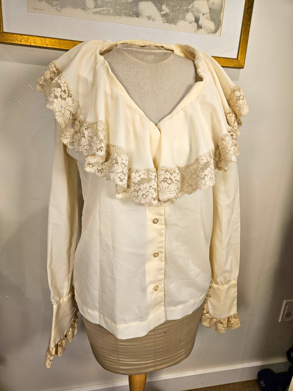 Vintage Contessa Monique Lace Ruffle Blouse Cream Portrait Collar Womens Small